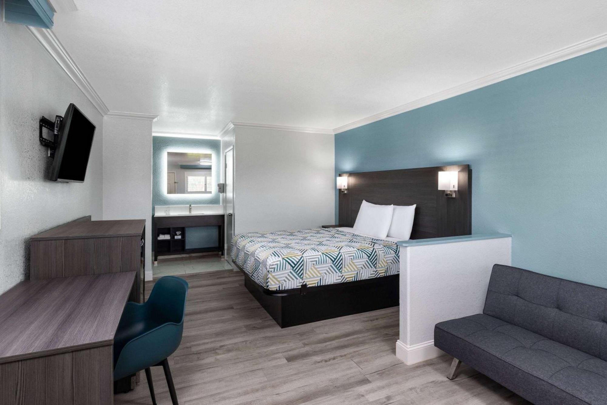 Travelodge By Wyndham Lemoore Near Naval Air Station Exterior foto